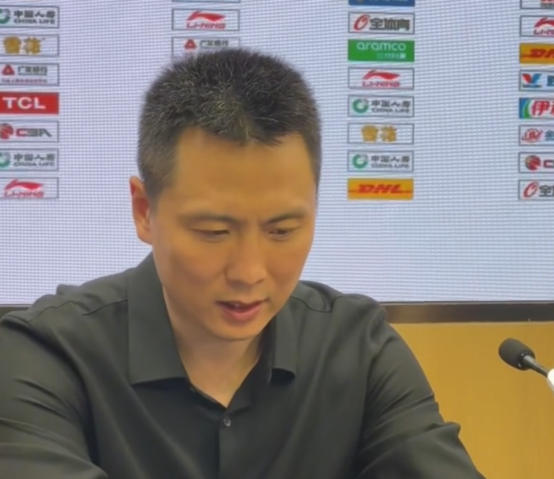 上海胜深圳卢伟发布会：防守篮板很拼，拉塞尔状态差点给他时间！