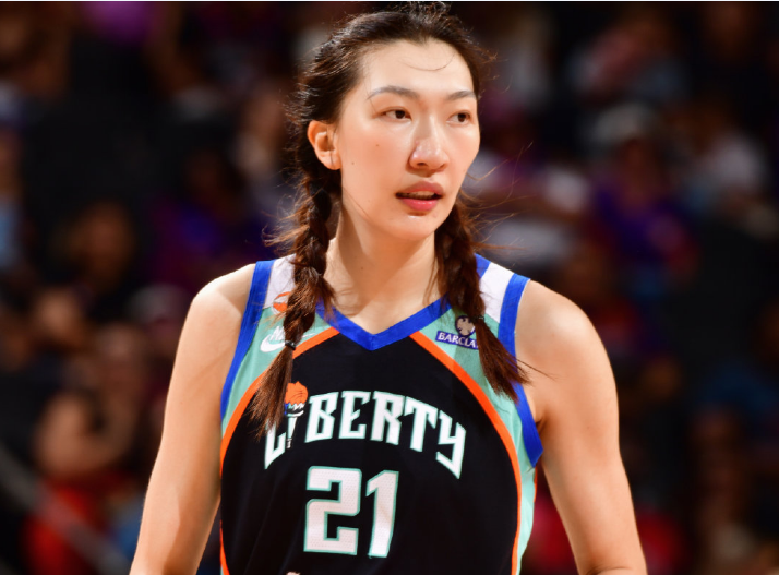 WNBA历史首次黑八奇迹！自由人2-0爆冷联盟第一进四强 韩旭6+2三分